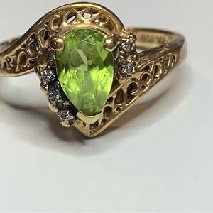 10kt Gold Vintage Green Peridot and Diamond 💍 Ring! Beautiful